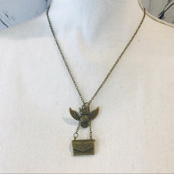 🦉 Harry Potter Hogwarts Mail Necklace - Picture 4 of 8